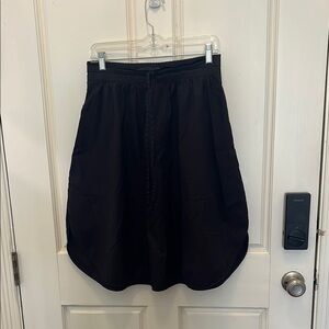 VGUC Vince cotton poplin skirt. Size small. Color is Black